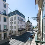 Chiado Deluxe Gem 4Bdr Amazing Apartment