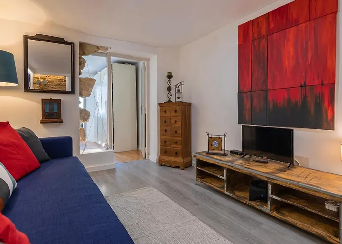 Downtown Central Apartment By Lovelystay
