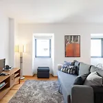 Feels Like Home Liberdade Contemporary Flat