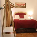 Bordeaux M1 R3 - Nice & Comfortable Double Room With Private Patio & Shared Bathroom