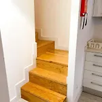 Wallis Apartments