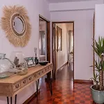 Cozy 3 Bedroom Apartment In Front Of The Subway