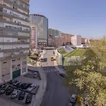 Cozy 3 Bedroom Apartment In Front Of The Subway