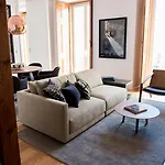 Flora Chiado Apartments
