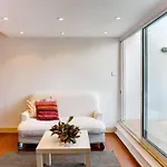 Balcony Apartment In Lisbon Center