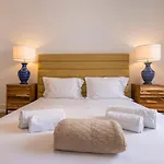 Magnificent 4Bdr Apartment In Lisbon By Lovelystay