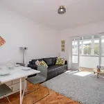 Cozy And Sunny Family Apartment