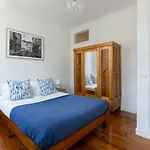 White & Blue Vintage Home In Graca
