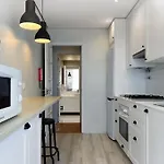 Olaias Lisbon 2Bed Near Metro