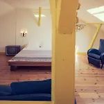 Lisbon Calling Rooms & Studio