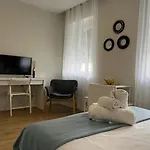 Charming Studio Apartment In Campolide - 2F