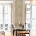 Spacious 2 Bedroom Apt With Large Living Room Lisbon