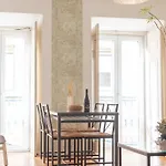 Spacious 2 Bedroom Apt With Large Living Room Lisbon