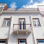 Amaro II - Sleek 2 Bedroom Apartment In Alcantara