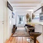 024 B - Cosy Retreat In Madragoa -Lisbon