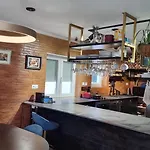 The Coolest Place - 10 Minutes Walking To The Airport!
