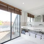 Luxury Suite With Balcony And Shared Accommodation In The Parque Eduardo VII Area