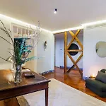 Pool & Garden Apt In The Heart Of Lisbon