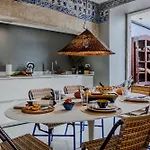 Pool & Garden Apt In The Heart Of Lisbon