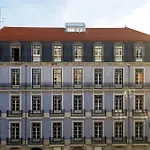 Pool & Garden Apt In The Heart Of Lisbon