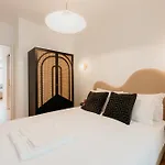 Mary Pink - No 3C - Sublime Two-Bedroom Apartment