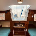 Bacus - Your Floating Hideaway In Lisbon