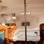 Bacus - Your Floating Hideaway In Lisbon