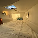 Bacus - Your Floating Hideaway In Lisbon