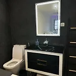 Apartamento Compartilhado Sendo Suite E Jacuzzi Privada