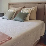 Central Lisbon Balcony Lux Apartment