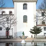 Lovelystay - Sunny Flat W/ Balcony Overseeing Graca And River