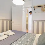2 beautiful suites upscale flat embracing Tejo!