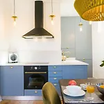 2 beautiful suites upscale flat embracing Tejo!