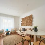 Belem Light Filled Apt With Patio, By Timecooler