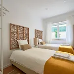 Belem Light Filled Apt With Patio, By Timecooler