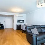 Guestready - Spacious Campolide Family Apt Fits 6