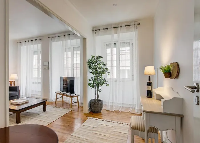 Sunny Apartment In The Heart Of Principe Real