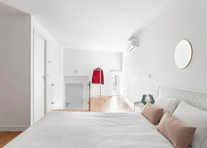 Altido Stylish 2-Level Flats Near Ajuda Palace
