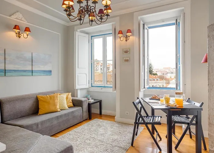 Bright Tailor Made Apartment By The Castle