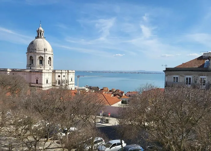 Pilar - Alfama River View