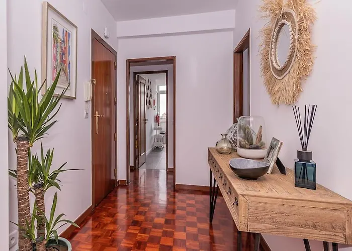 Cozy 3 Bedroom Apartment In Front Of The Subway