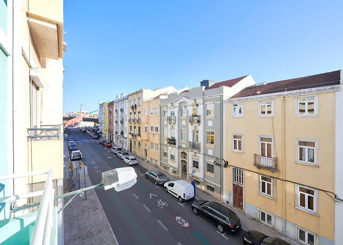 Quiet And Central 2Br Apt, By Timecooler