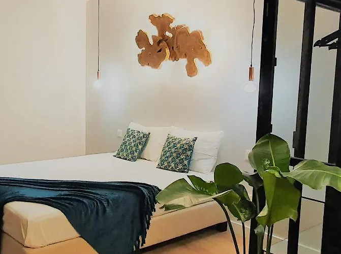 Lisbon Airport Earth - B&B Self Check-In