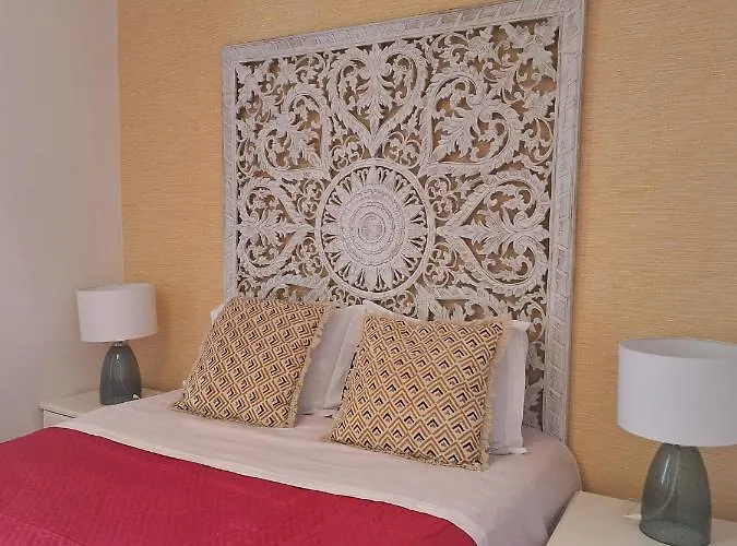 Flores Apartments
