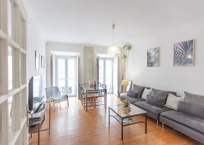 Spacious 2 Bedroom Apt With Large Living Room Lisbon