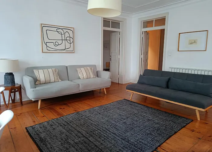 Stunning Apartment Near Chiado