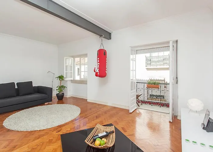 Central 1Bd Flat Near Lisbon