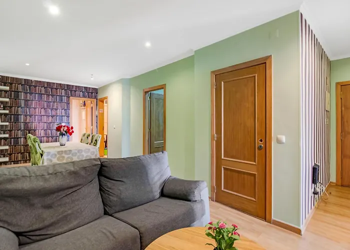 Spacious Apartment In Lisbon\'S Historic Centre 65 M² Parking