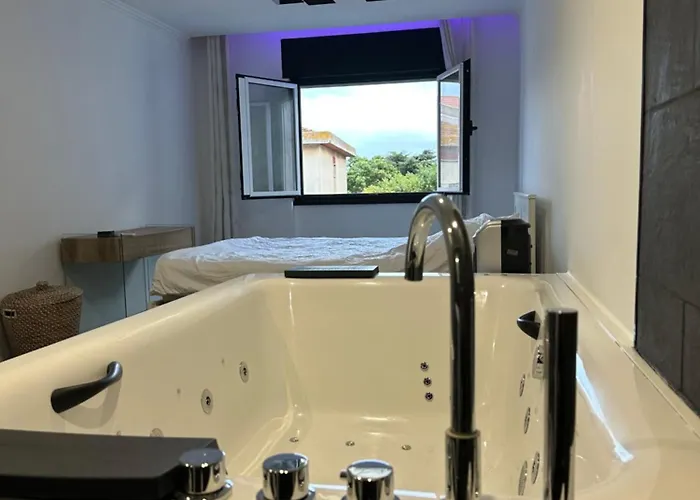 Apartamento Compartilhado Sendo Suite E Jacuzzi Privada