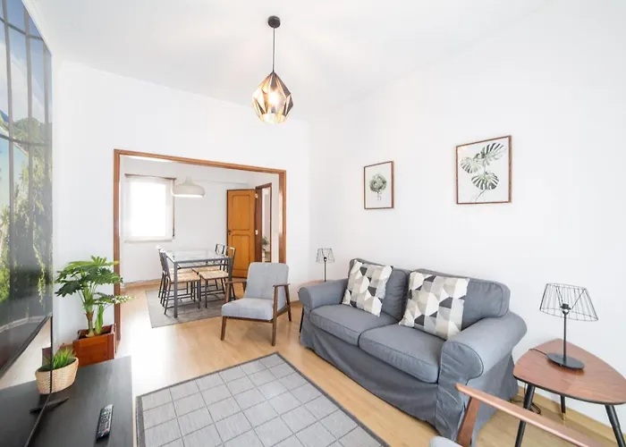 FLH Gulbenkian Flat with Balcony
